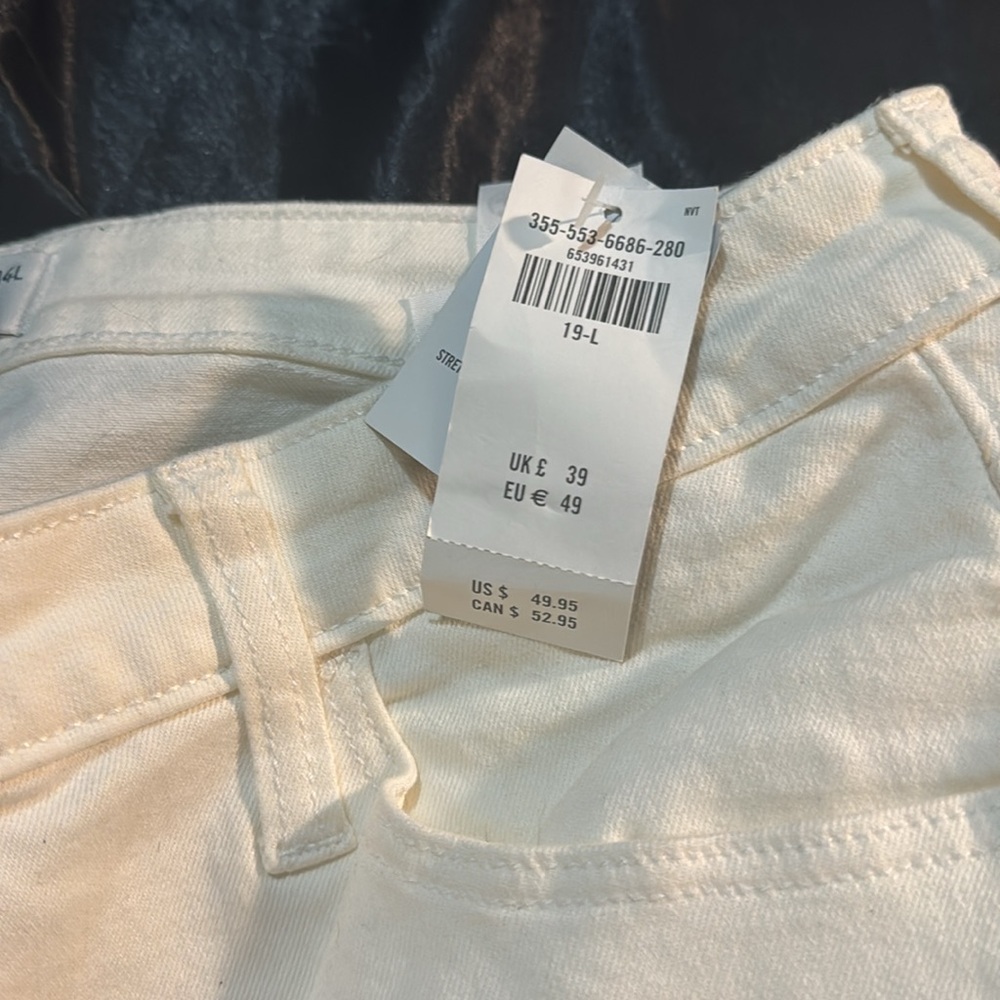 Brand new with tags Hollister white flat jeans - Picture 4 of 4